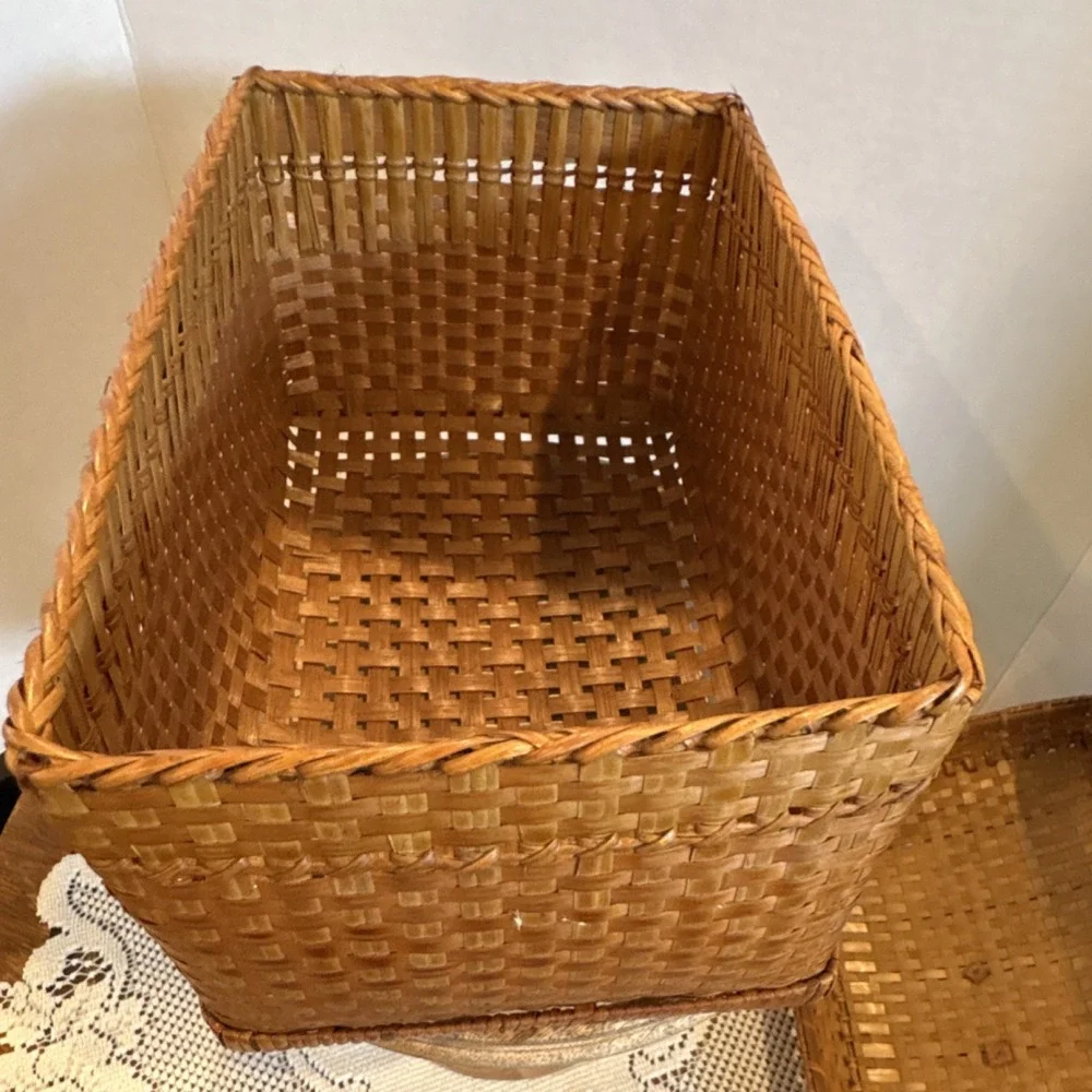 Vintage Handmade Split Bamboo Storage Basket Rattan.Folk art. Rare.